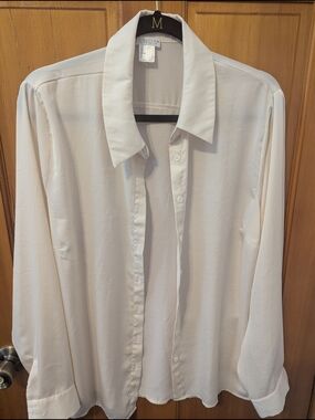 VENUS Cream Button-Front Long-Sleeve Dress Shirt